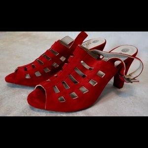 NWOT. Eric Michael. Sandals. Size 40.